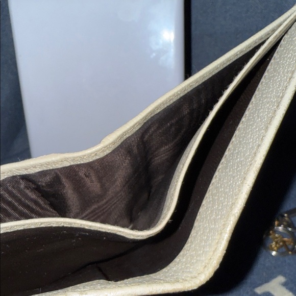 Gucci Tan and Brown Monogram Wallet - Picture 12 of 16